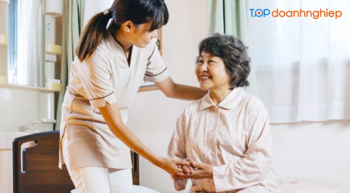 Top 8 dịch vụ chăm sóc người già tại nhà Hà Nội uy tín nhất