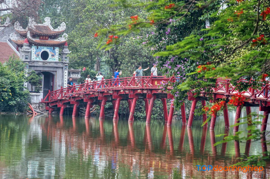 Khám phá top 10 danh lam thắng cảnh Hà Nội đẹp, nổi tiếng 